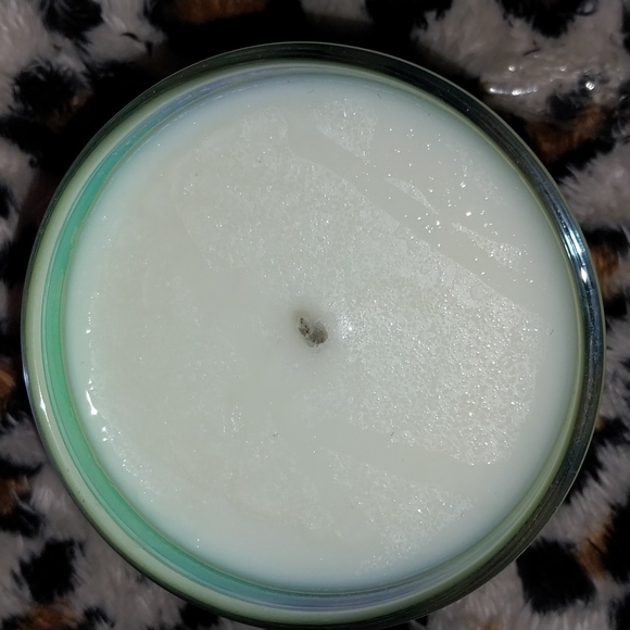 🆕️✨️Refreshments Candle LIGHT HER UP FOR GOOD VIBES & AN EVEN BETTER SCENT - Picture 3 of 14